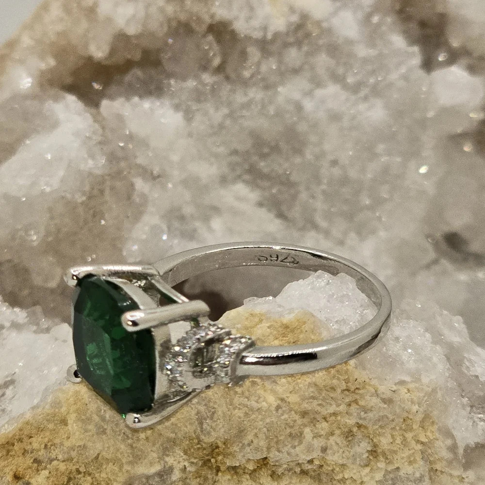 Ring - Picture 2 of 5